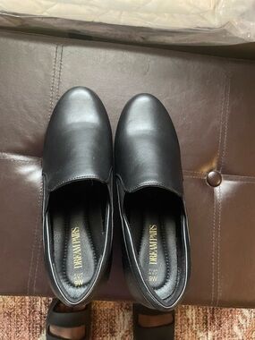 Dream Pairs Black Slip-On heels